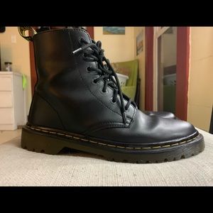 AW004 7-eye unisex Dr.martens boots size 8
